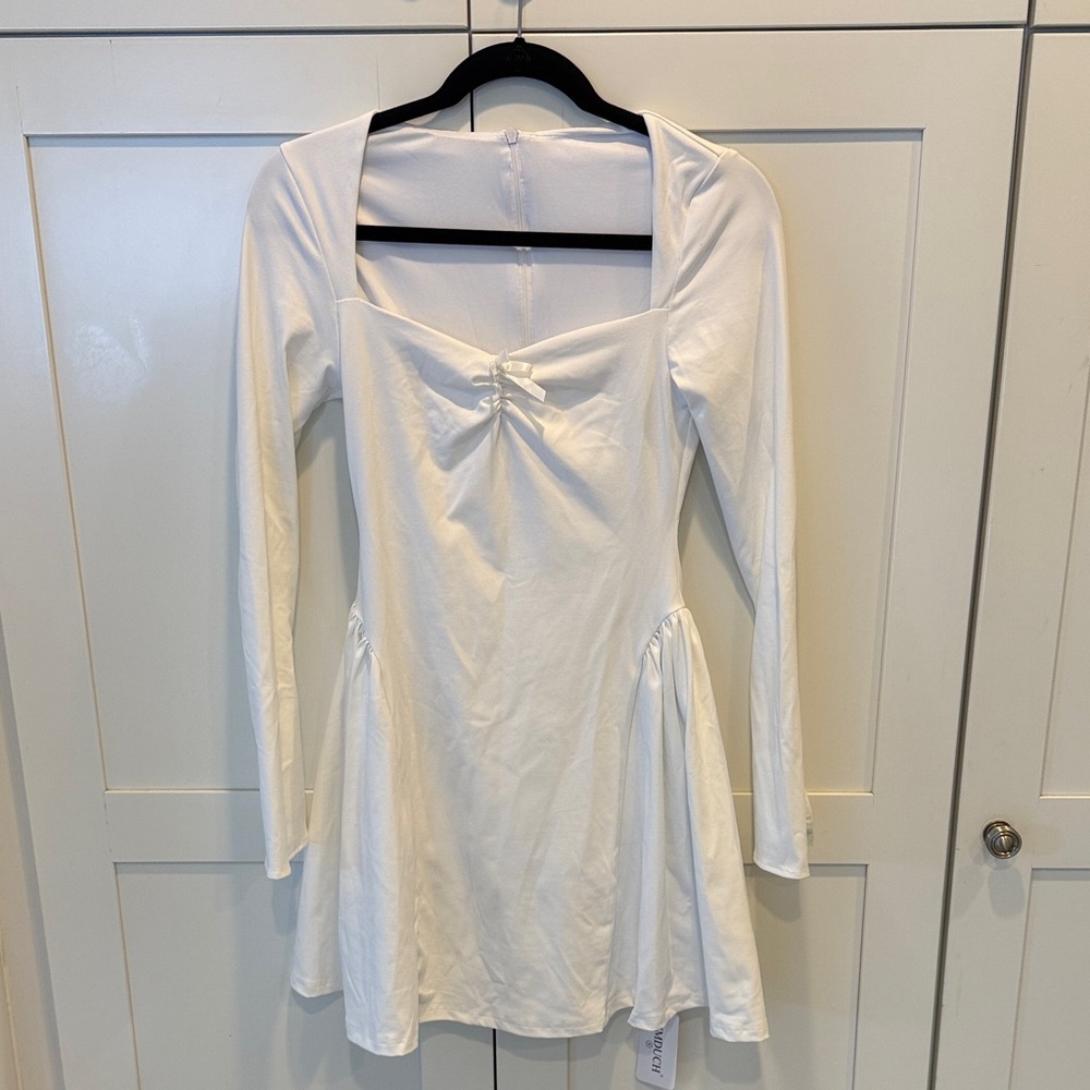 Elegant White Long Sleeve Dress